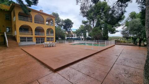Spectacular villa 9 bedrooms, 3 bathrooms, private pool