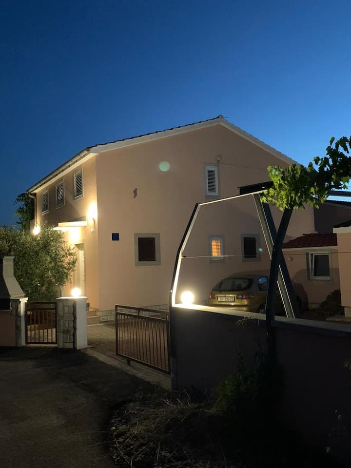 Apartments "Toni" (White) 80m2 (A4+2) - Privlaka