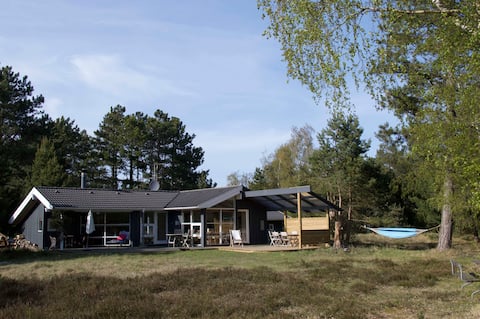 Large cottage in beautiful area 200 meters from the beach