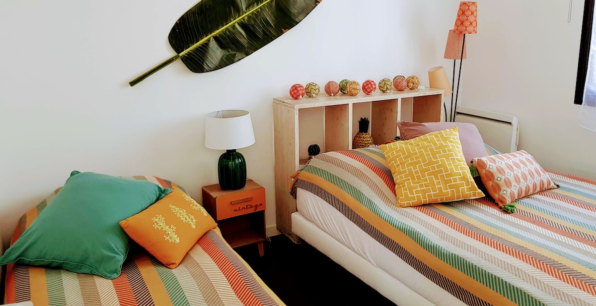 Spálňa 2 : 1 manželská posteľ a 1 190 x 90 lôžok