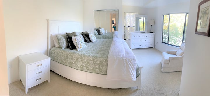 BR 1 พร้อมเตียงคิงไซส์ตู้เสื้อผ้ากว้างขวางและห้องน้ำในตัว