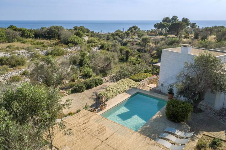Trullo La Contessina, with pool and sea view