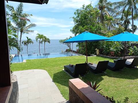 Beachfront Paradise Sleeps 6 Private Villa & Pool
