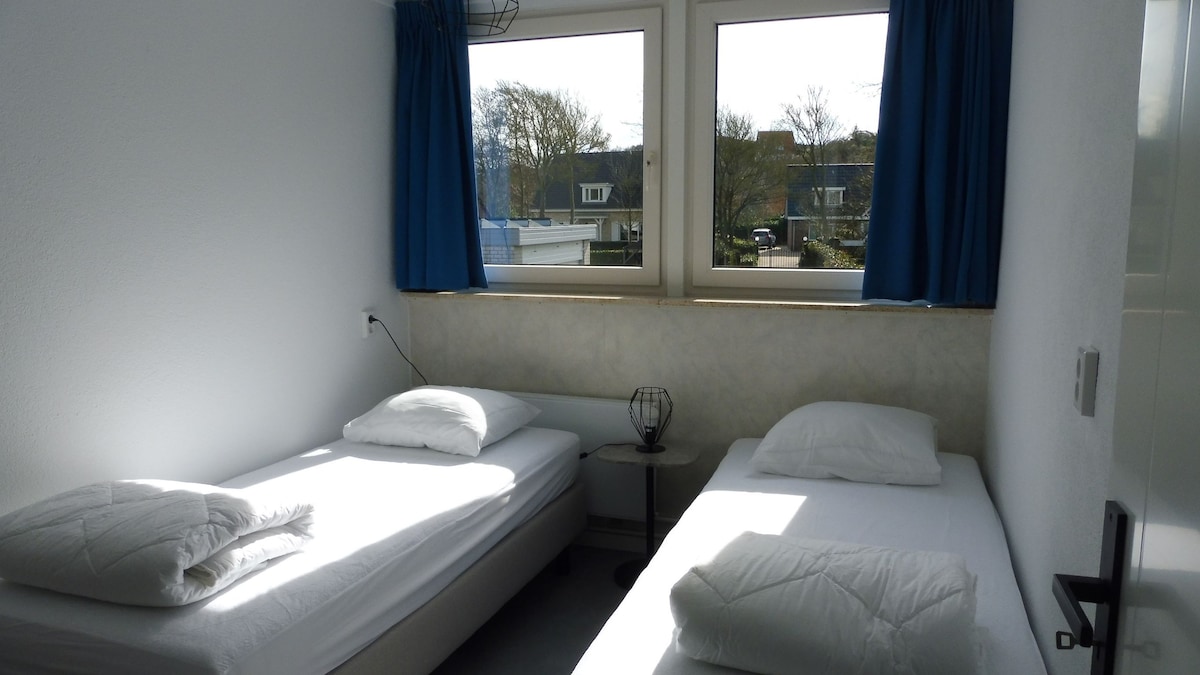 غرفة نوم 3 مع 2 مربع سرير الربيع