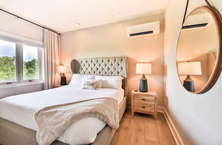 Ground Floor Bedroom #1
(King)