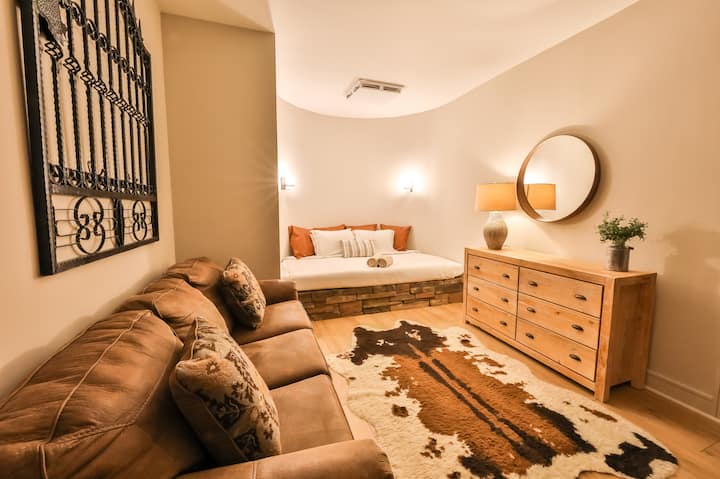 Ground Floor ‘Secret Room’
 (1 Queen bed + 1 Queen pull out sofa)