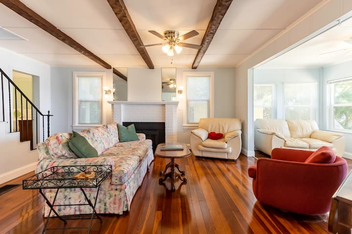 Pineapple Bluff...your Riverside Retreat - Melbourne, FL