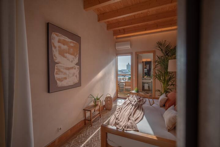 Eco Penthouse in downtown with rooftop & parking gallery image 3