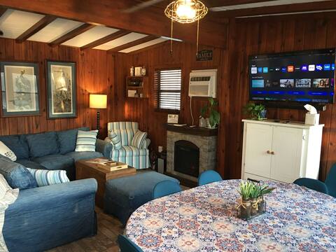 Fall getaway @ Riverfront cabin, fire pit & kayak