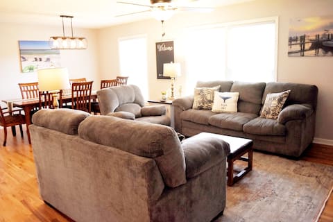 Popular Airbnb listing: Beach Theme House 4 BR/3 Bath in Gallatin in Gallatin