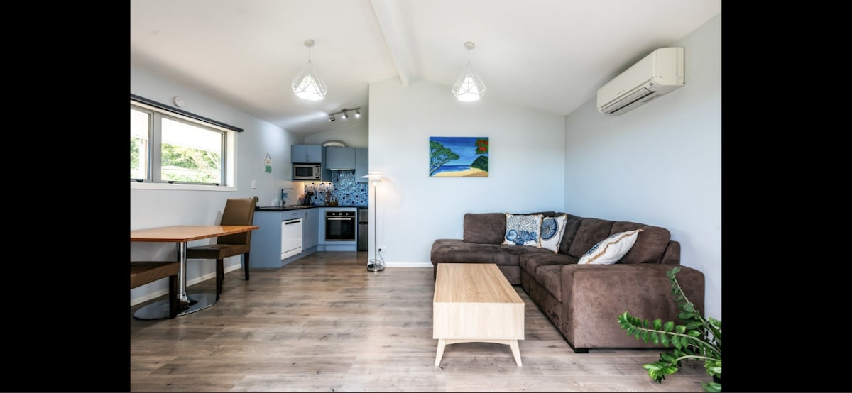 Successful Airbnb property: Water View in Waiheke Island