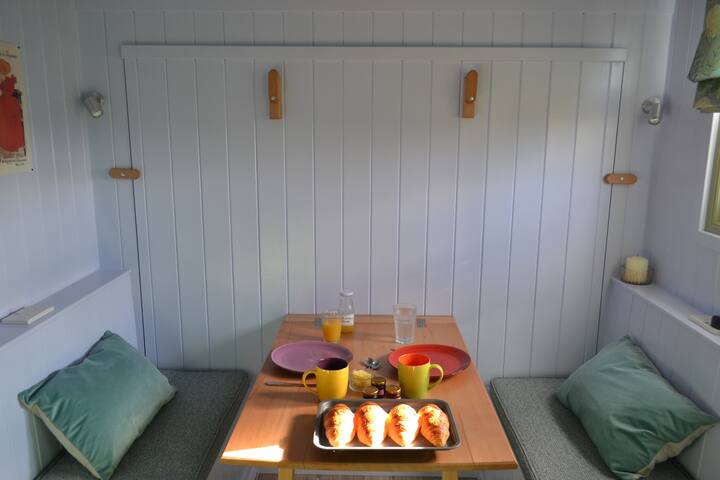 Spacious Shepherd's Hut For Two - Wymondham