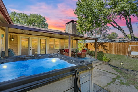 Cozy Paradise w/ Hot Tub, 3King Beds &Game Room