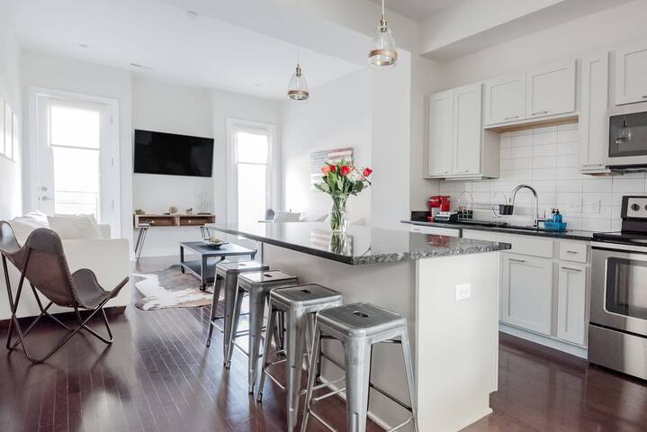 The Champagne Side-by-Side Bachelorette Nashville🥂 gallery image 2