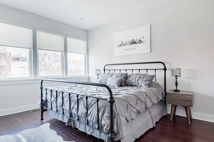 The Champagne Side-by-Side Bachelorette Nashville🥂 gallery image 3