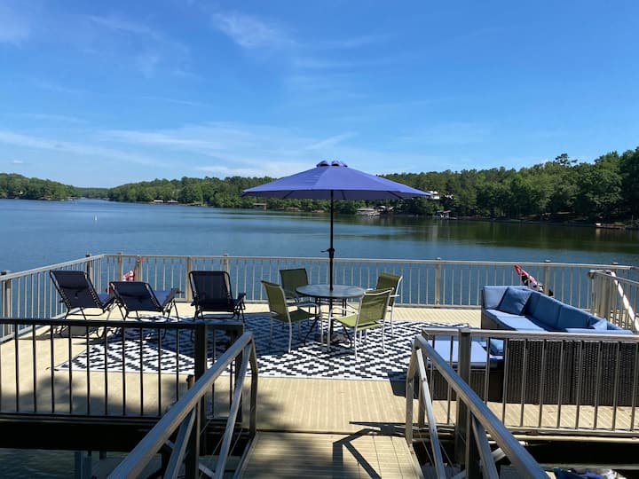 6 BR Waterfront Lakehouse with Private Double Dock
