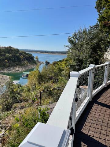 Stunning Lake Travis Retreat gallery image 4