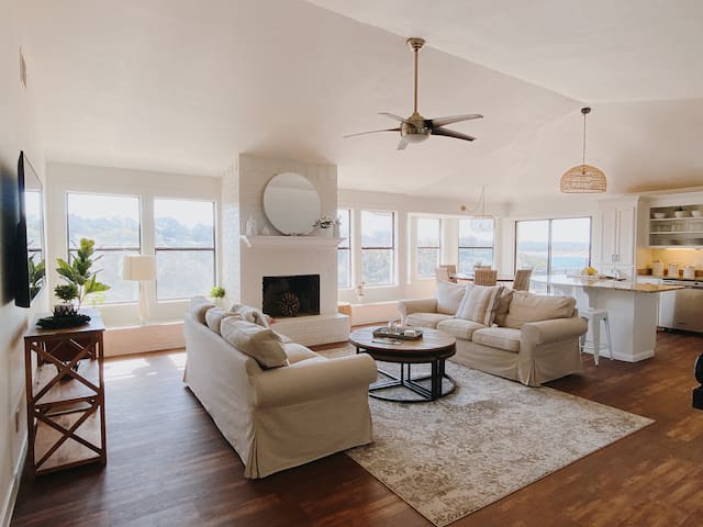 Stunning Lake Travis Retreat