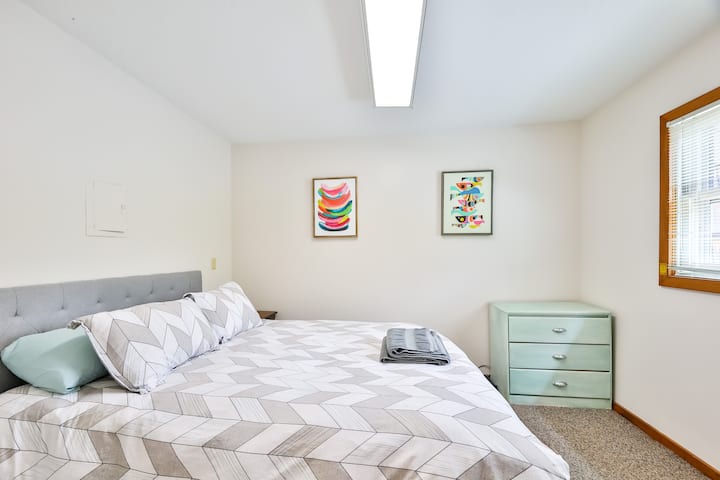 Downstairs bedroom with Quinn bed and recliner mattress. Is you don’t want to climb stair - this is the best bedroom for you. Air-conditioned during the summer months.