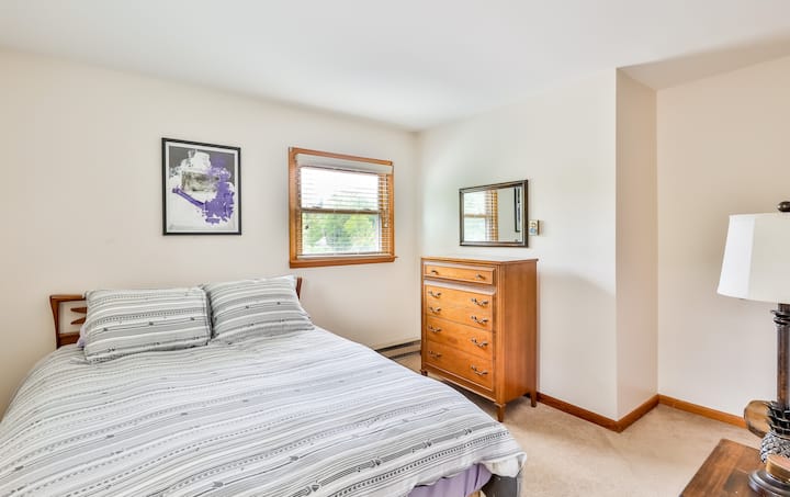 Queen Bedroom