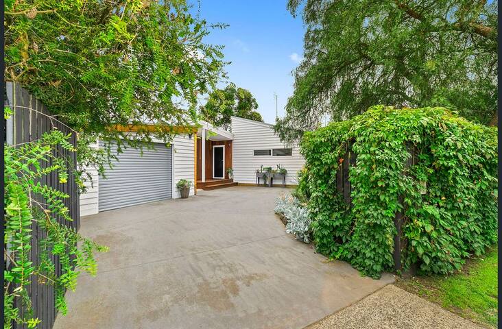 Family beach house to relax and enjoy gallery image 2