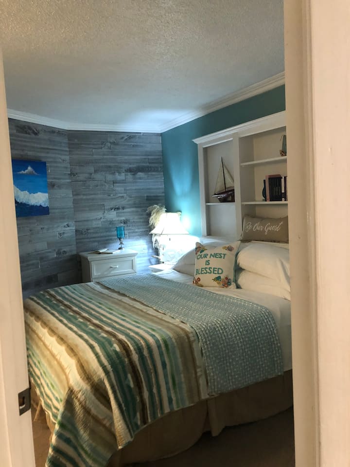 Glavna spavaća soba s bračnim krevetom (širine 180 - 200
