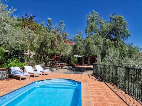 Casa Alambique, beautiful villa with pool & games