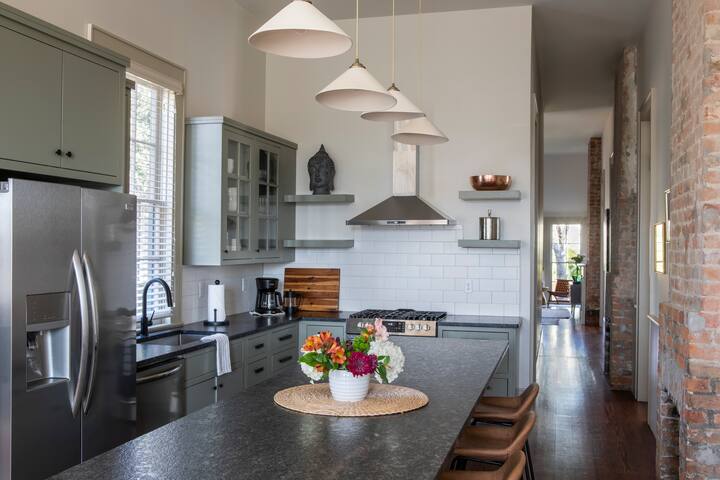 Chartres Landing | 10 Guests | Private Pool gallery image 3