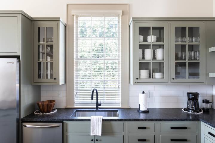 Chartres Landing | 10 Guests | Private Pool gallery image 5