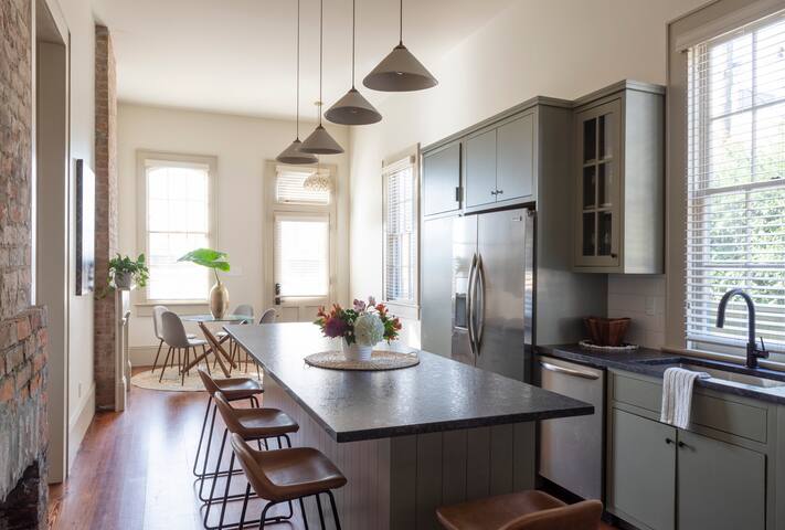 Chartres Landing | 10 Guests | Private Pool gallery image 4