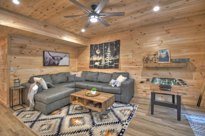 Rooster Ridge | Hot Tub~king Beds~bunks~pool Table - Blue Ridge, GA