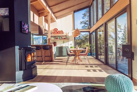 Spectacular Designer Treehouse with Mountain Views