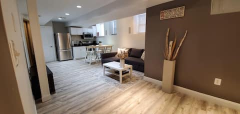 Swanky unit Convenient to Downtown nr Restaurants