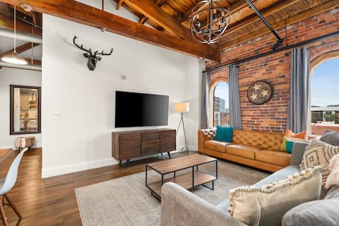 Successful Airbnb property: Rustic Loft w Speakeasy & Pool | Near Broadway in North Nashville
