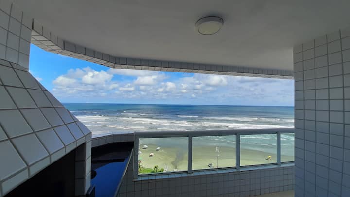 Seafront, 2 bedrooms and 2 parking spaces.