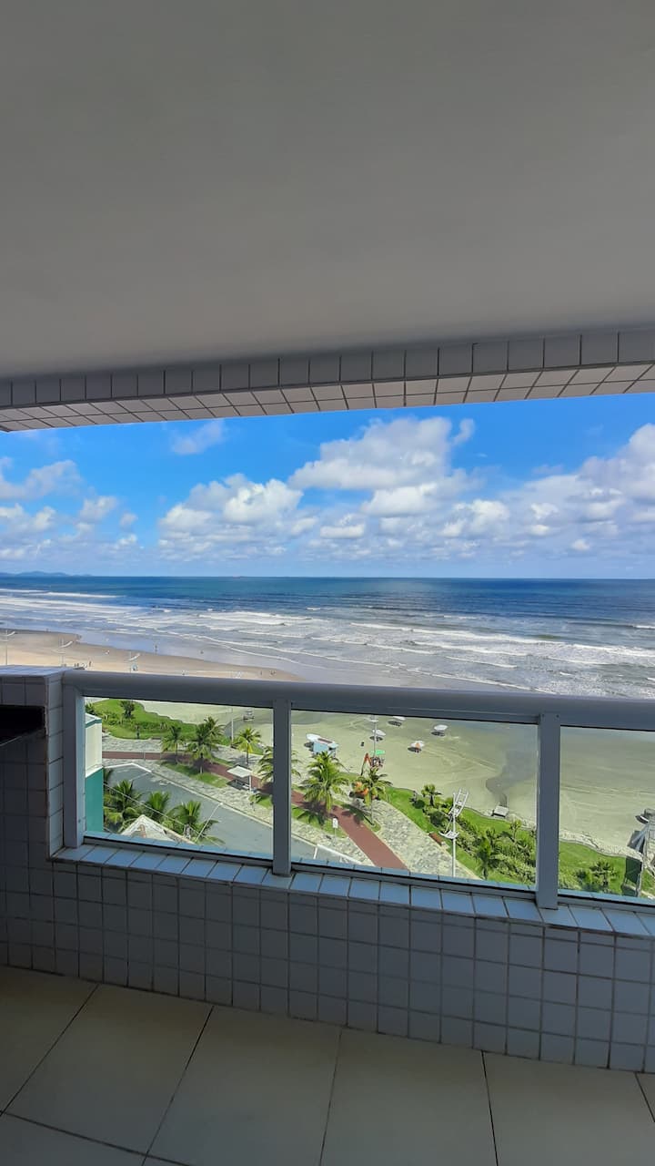 Seafront, 2 bedrooms and 2 parking spaces.