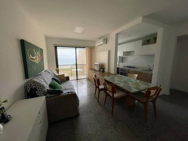 Flat em Ipanema, quadra da praia com vista pro mar