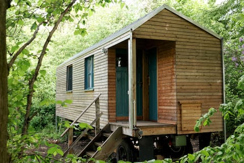 Leistungsstarkes Airbnb: Construction trailer on the bike path in Brandenburg