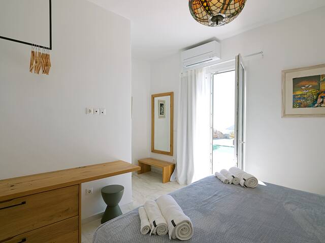 Villa Chara with Private Pool and Sea View gallery image 4