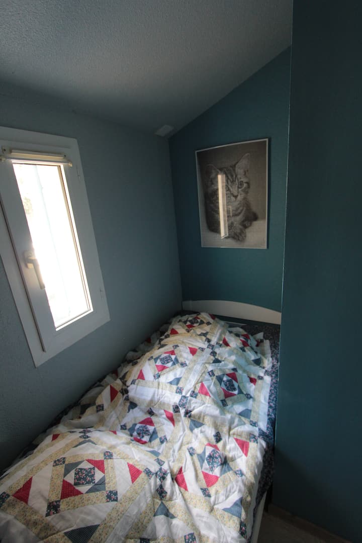 Bedroom 3 => cabin bedroom