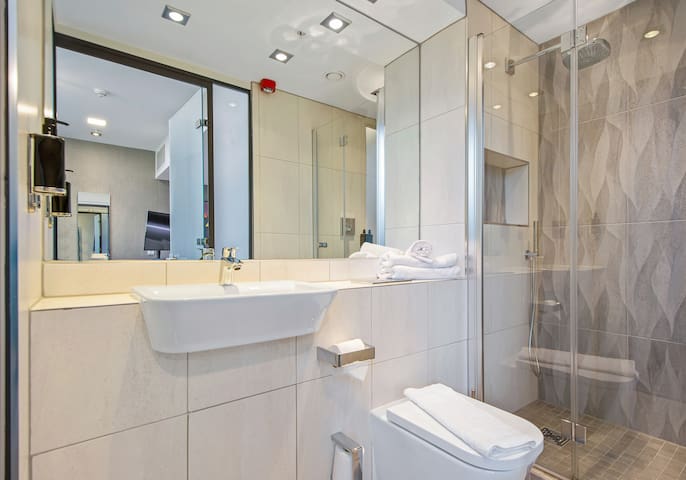 Roomzzz Aparthotels managed Airbnb listing 2
