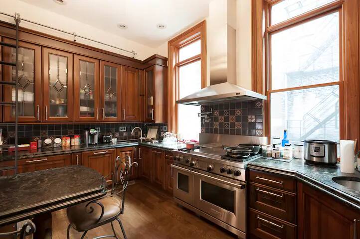 Downtn mansion, host weddings, events, reunions 🎈🎈 gallery image 3