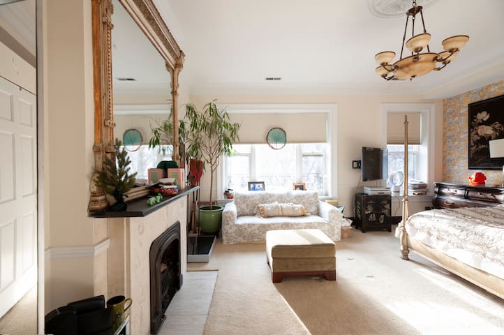 Downtn mansion, host weddings, events, reunions 🎈🎈