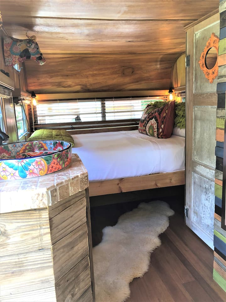 Vintage Trailer #6 - Queen Bed