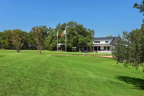 Luxury Texas Farmhouse @ The Lone Star Farm