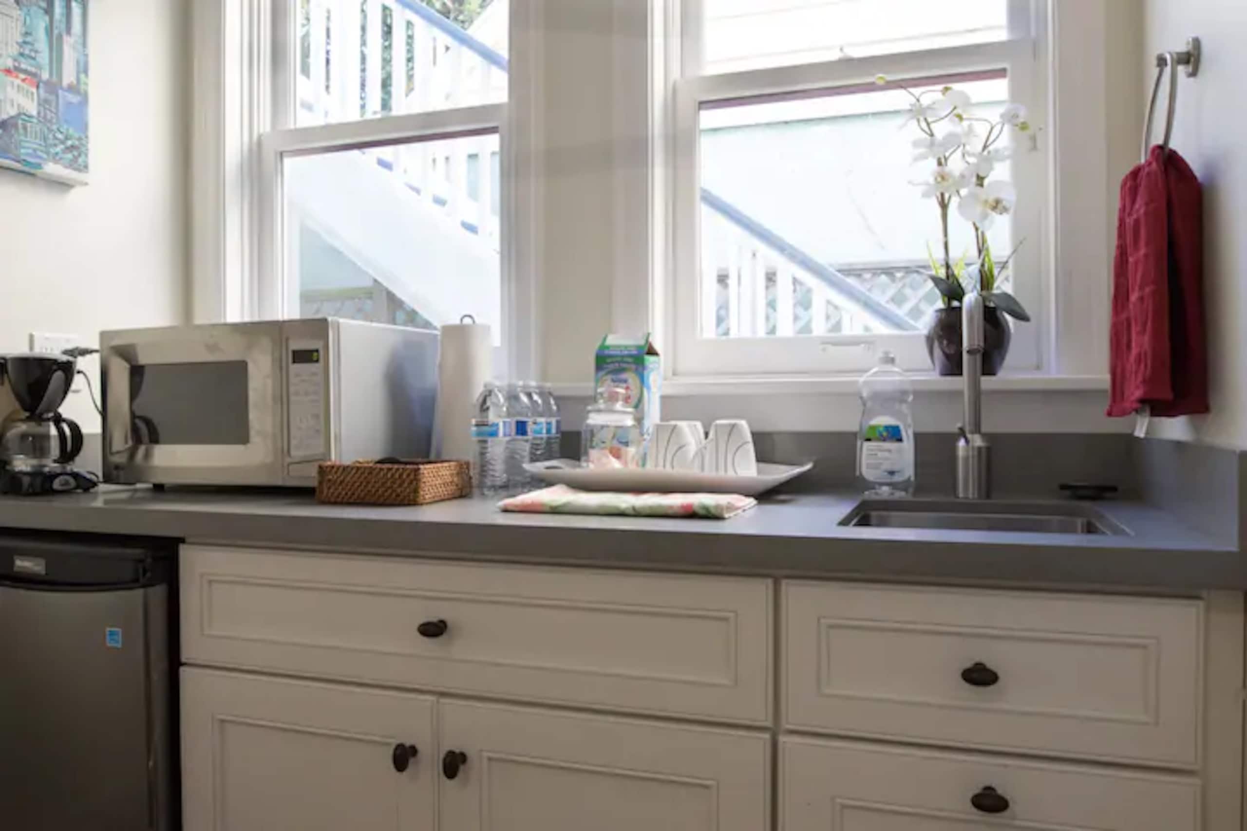 Home in San Francisco · ★4.91 · 3 bedrooms · 3 beds · 2.5 baths - Image 8