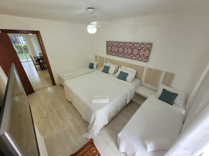 Стандартен апартамент за 4 гости: двойно легло и 2 единични легла („ почистване “на леглата се променя в зависимост от броя на наетите гости)
