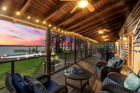 Luxurious Lakefront Log Home W/Pool & hot tub