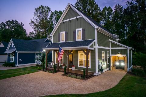 Lakeside Retreat at The Reserve w/ Golf Cart