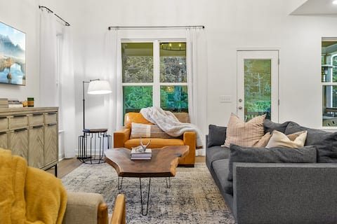 Top performing Airbnb: Lakeside Retreat at The Reserve w/ Golf Cart in South Middle Tennessee Rural